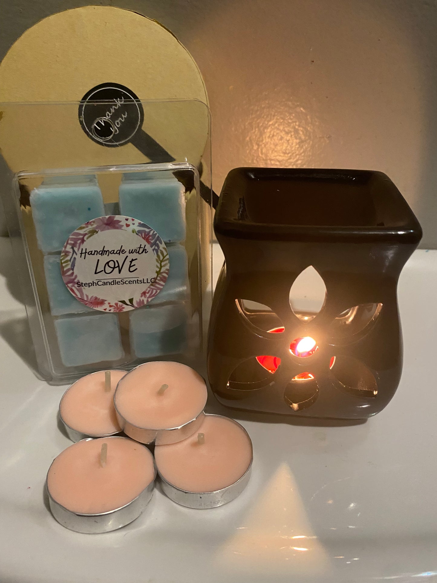 Wax melt warmer with tealight candles
